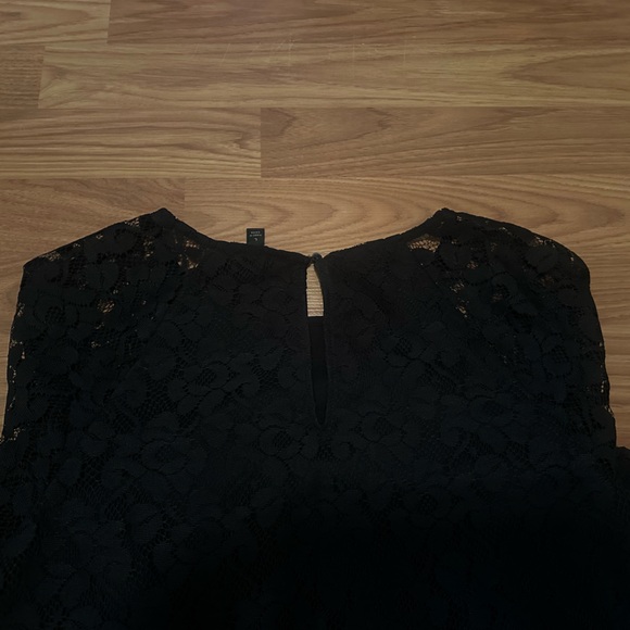 Stunning black lace blouse. Banana Republic size L - Picture 6 of 6